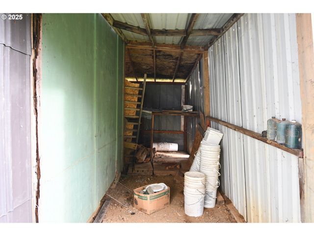 214 THOMPSON Rd, Riddle, OR 97469