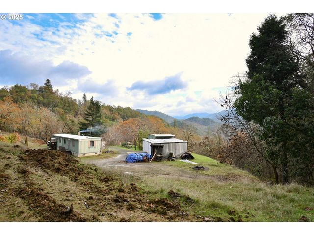 214 THOMPSON Rd, Riddle, OR 97469