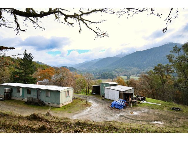 214 THOMPSON Rd, Riddle, OR 97469