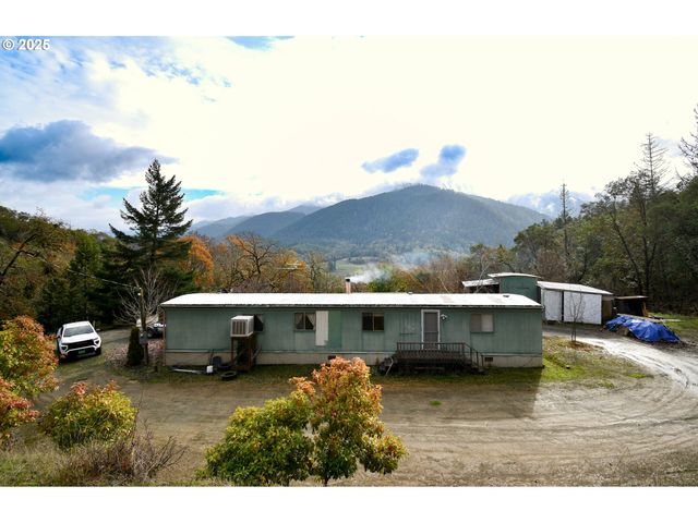 214 THOMPSON Rd, Riddle, OR 97469