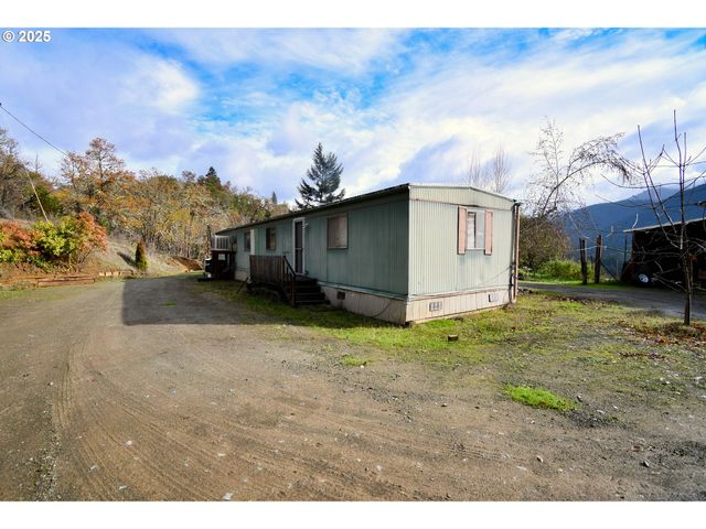 214 THOMPSON Rd, Riddle, OR 97469