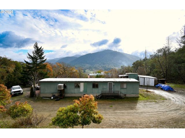 214 THOMPSON Rd, Riddle, OR 97469