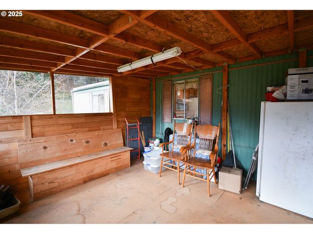 214 THOMPSON Rd, Riddle, OR 97469