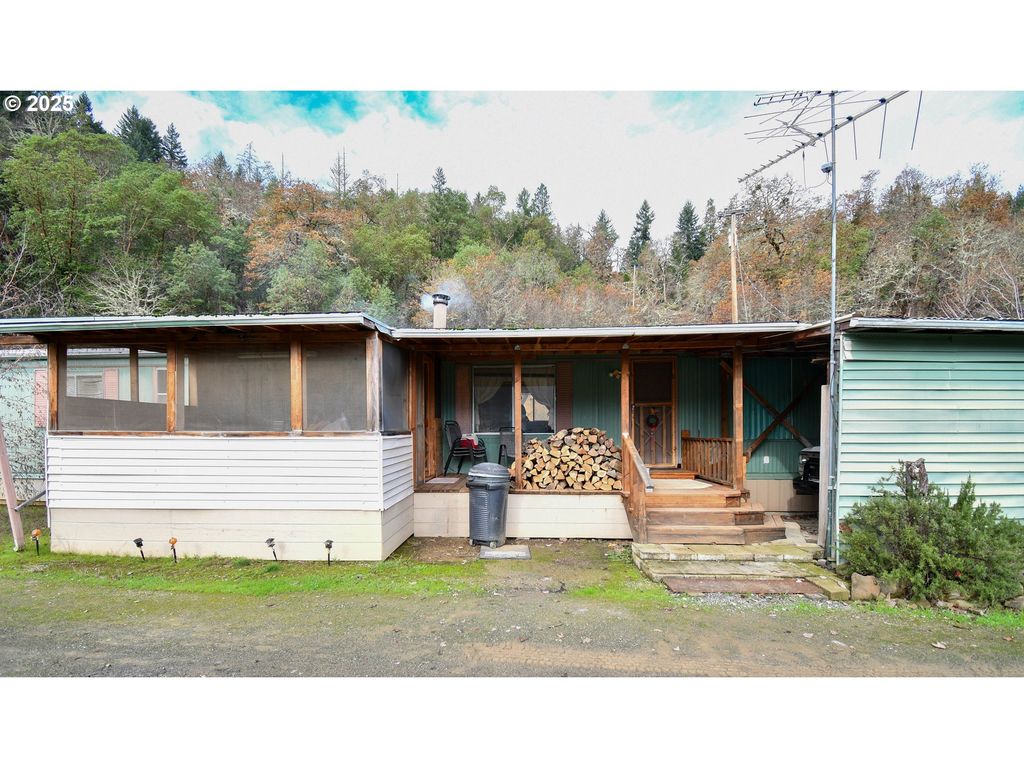 214 THOMPSON Rd, Riddle, OR 97469