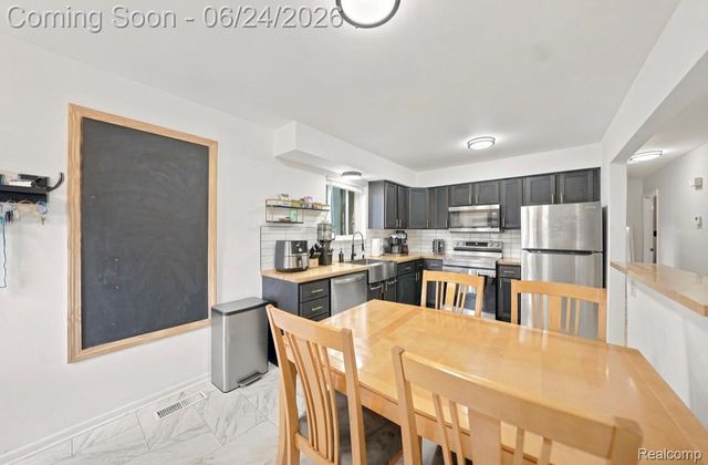 18432 Mesle Street, Roseville, MI 48066