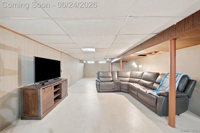 18432 Mesle Street, Roseville, MI 48066