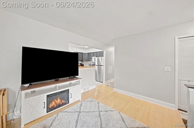 18432 Mesle Street, Roseville, MI 48066