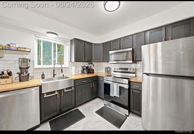18432 Mesle Street, Roseville, MI 48066