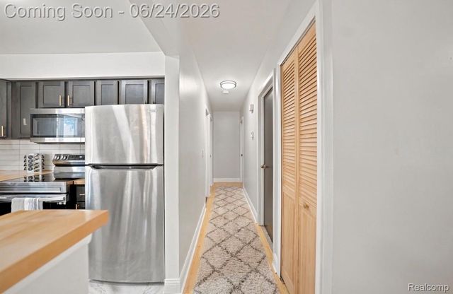18432 Mesle Street, Roseville, MI 48066