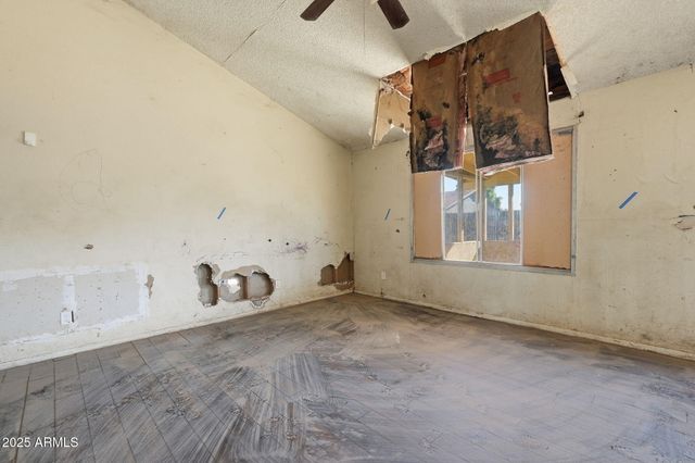 8861 W WELDON Avenue, Phoenix, AZ 85037