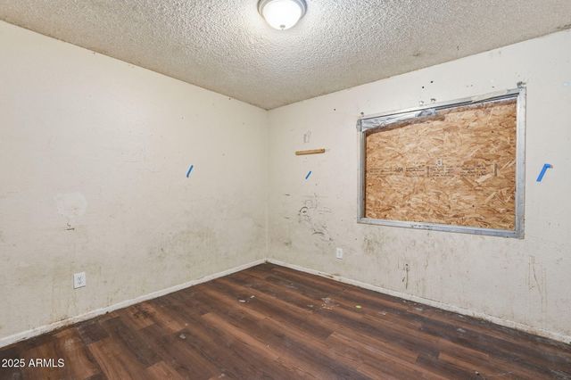 8861 W WELDON Avenue, Phoenix, AZ 85037