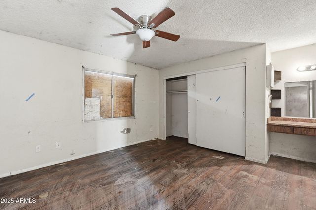 8861 W WELDON Avenue, Phoenix, AZ 85037