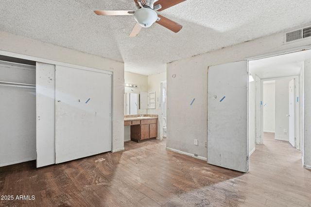 8861 W WELDON Avenue, Phoenix, AZ 85037