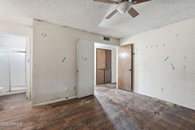 8861 W WELDON Avenue, Phoenix, AZ 85037