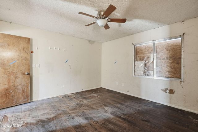 8861 W WELDON Avenue, Phoenix, AZ 85037