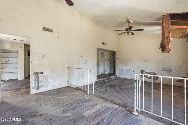 8861 W WELDON Avenue, Phoenix, AZ 85037