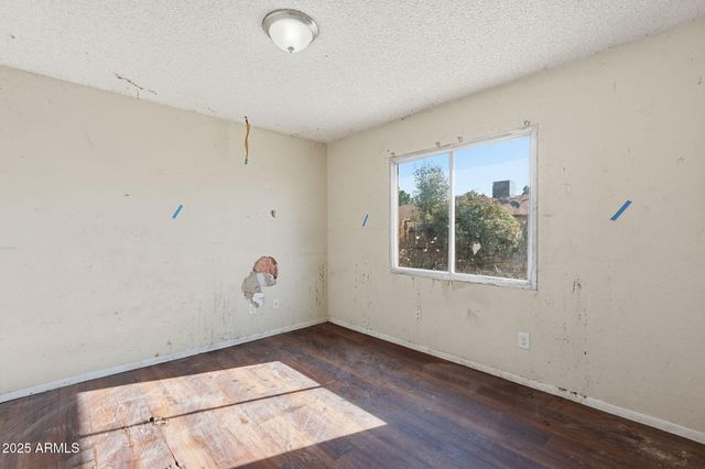 8861 W WELDON Avenue, Phoenix, AZ 85037