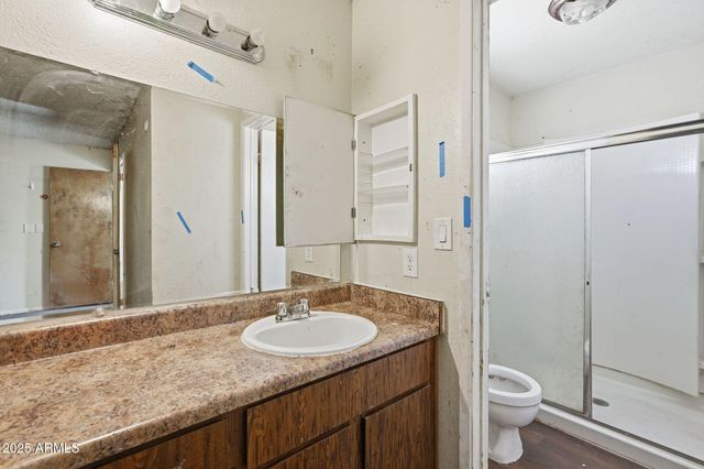 8861 W WELDON Avenue, Phoenix, AZ 85037