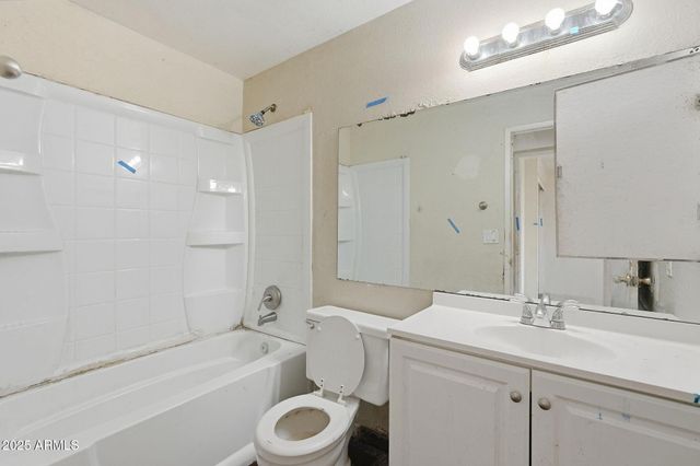 8861 W WELDON Avenue, Phoenix, AZ 85037