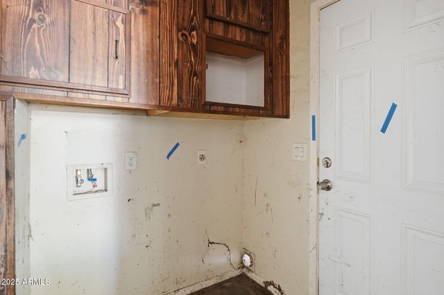 8861 W WELDON Avenue, Phoenix, AZ 85037