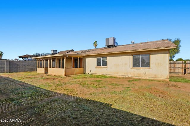 8861 W WELDON Avenue, Phoenix, AZ 85037