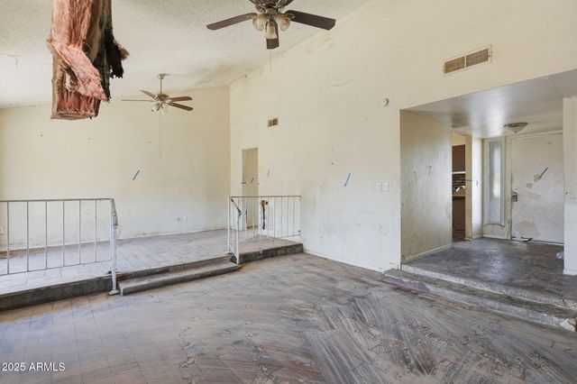 8861 W WELDON Avenue, Phoenix, AZ 85037