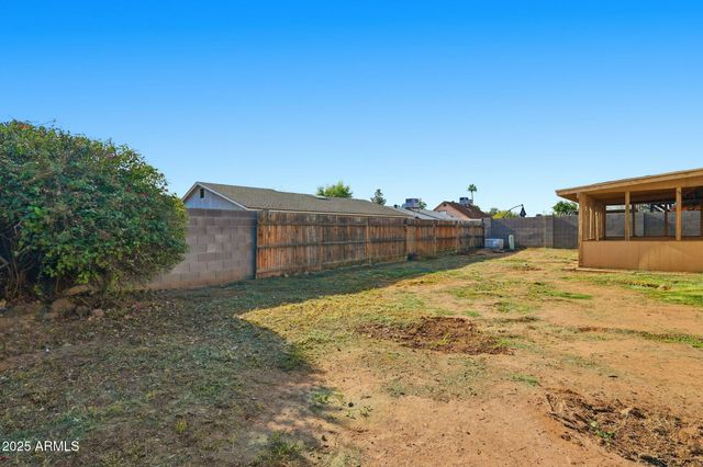 8861 W WELDON Avenue, Phoenix, AZ 85037