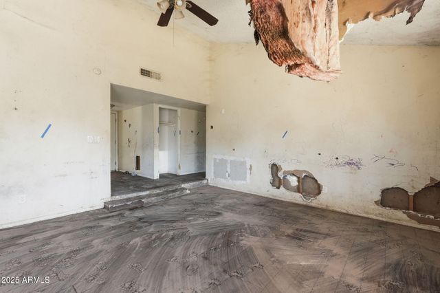 8861 W WELDON Avenue, Phoenix, AZ 85037