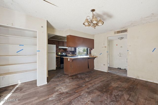 8861 W WELDON Avenue, Phoenix, AZ 85037