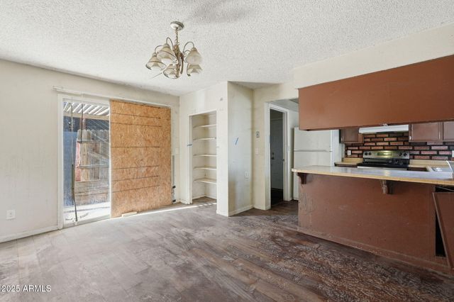 8861 W WELDON Avenue, Phoenix, AZ 85037