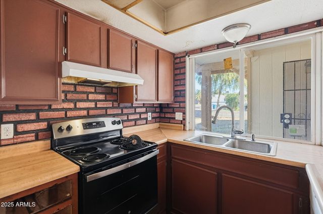 8861 W WELDON Avenue, Phoenix, AZ 85037