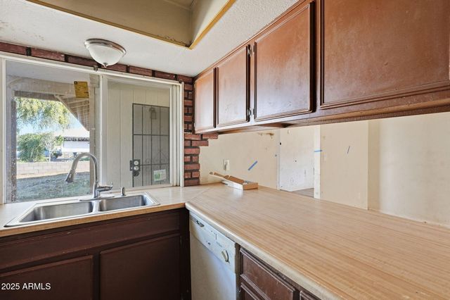 8861 W WELDON Avenue, Phoenix, AZ 85037