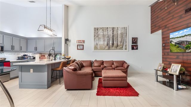 1050 Summit Trail Cir B, West Palm Beach, FL 33415