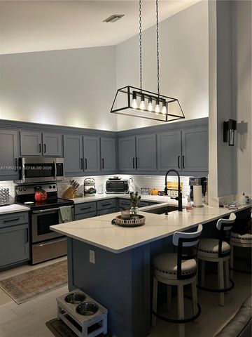 1050 Summit Trail Cir B, West Palm Beach, FL 33415