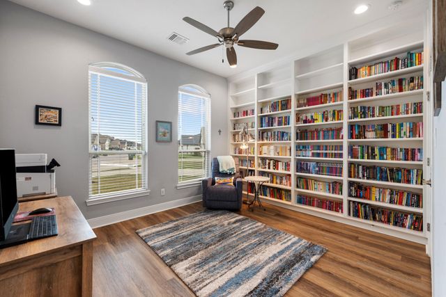 4345 Fox River Lane, Bryan, TX 77802