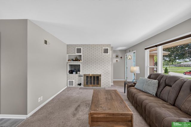 10320 Hilltop Road, Omaha, NE 68134