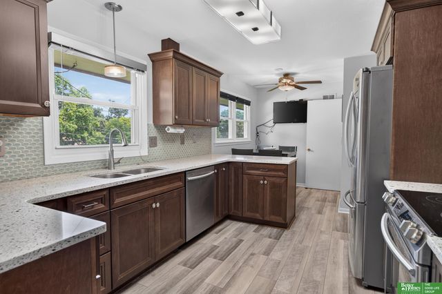 10320 Hilltop Road, Omaha, NE 68134