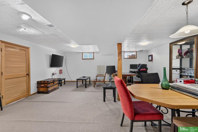 10320 Hilltop Road, Omaha, NE 68134