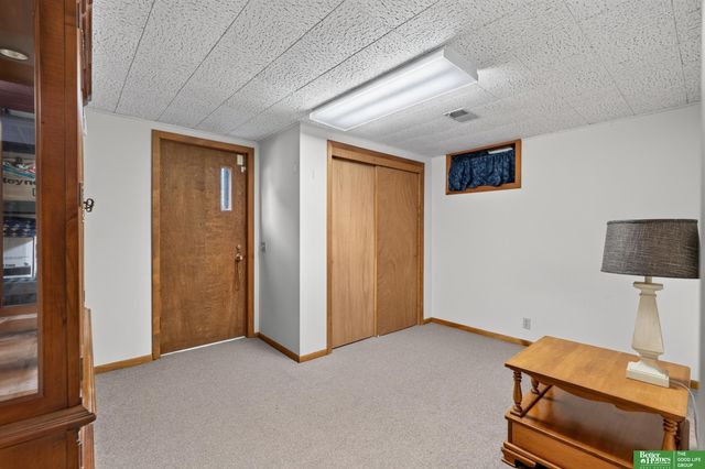 10320 Hilltop Road, Omaha, NE 68134