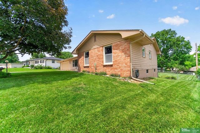 10320 Hilltop Road, Omaha, NE 68134