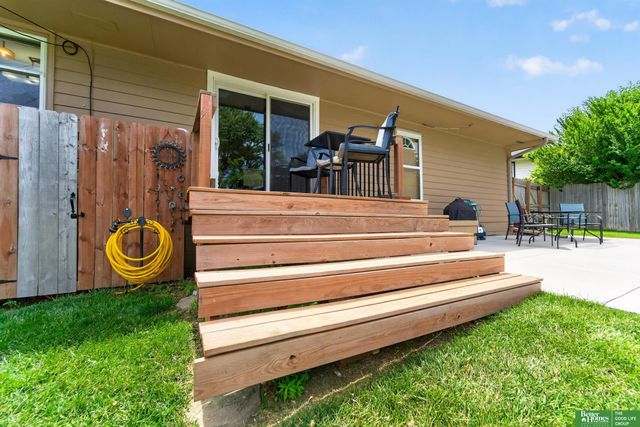 10320 Hilltop Road, Omaha, NE 68134
