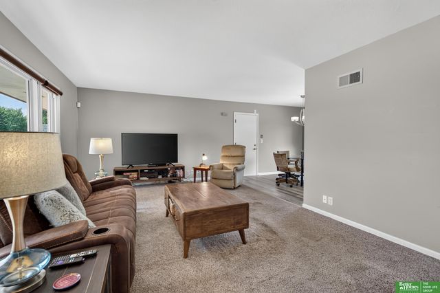 10320 Hilltop Road, Omaha, NE 68134