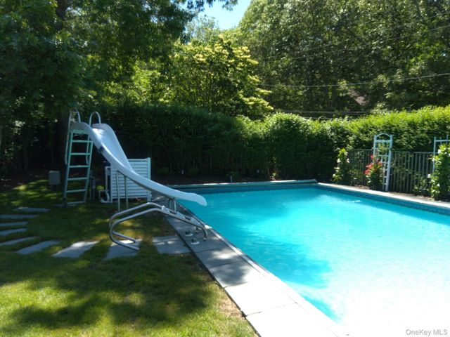 3748 Noyack Road, Sag Harbor, NY 11963