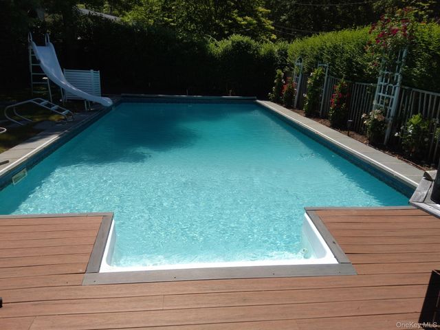 3748 Noyack Road, Sag Harbor, NY 11963