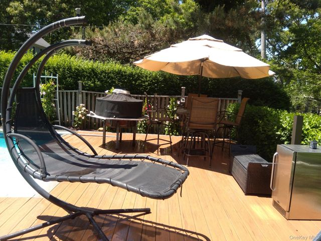 3748 Noyack Road, Sag Harbor, NY 11963