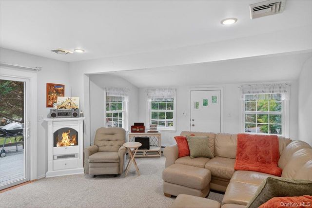 3748 Noyack Road, Sag Harbor, NY 11963