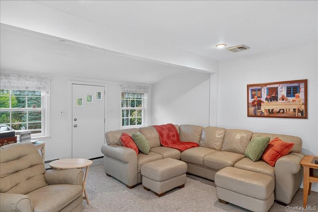 3748 Noyack Road, Sag Harbor, NY 11963