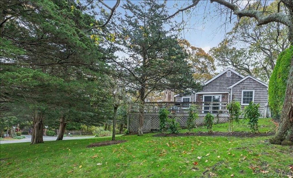 3748 Noyack Road, Sag Harbor, NY 11963