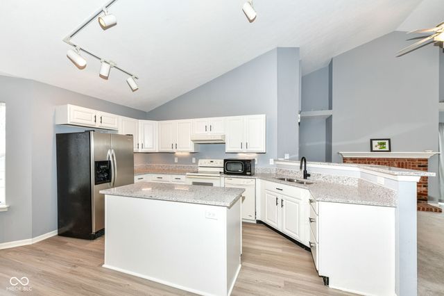 9234 Crossing Drive, Fishers, IN 46037