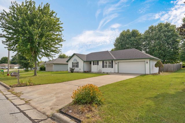 204 Arrowhead Road, Willard, MO 65781